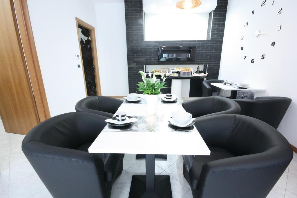 B&B Black&White And Apartments Cantù Eksteriør bilde