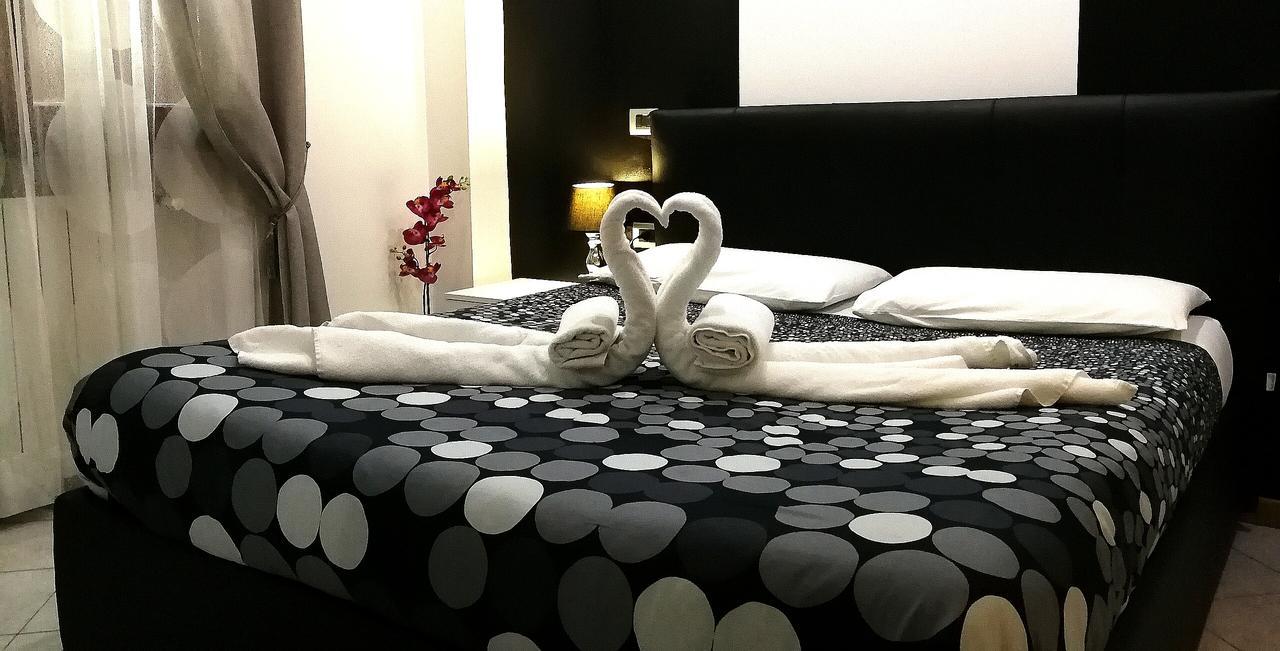 B&B Black&White And Apartments Cantù Eksteriør bilde